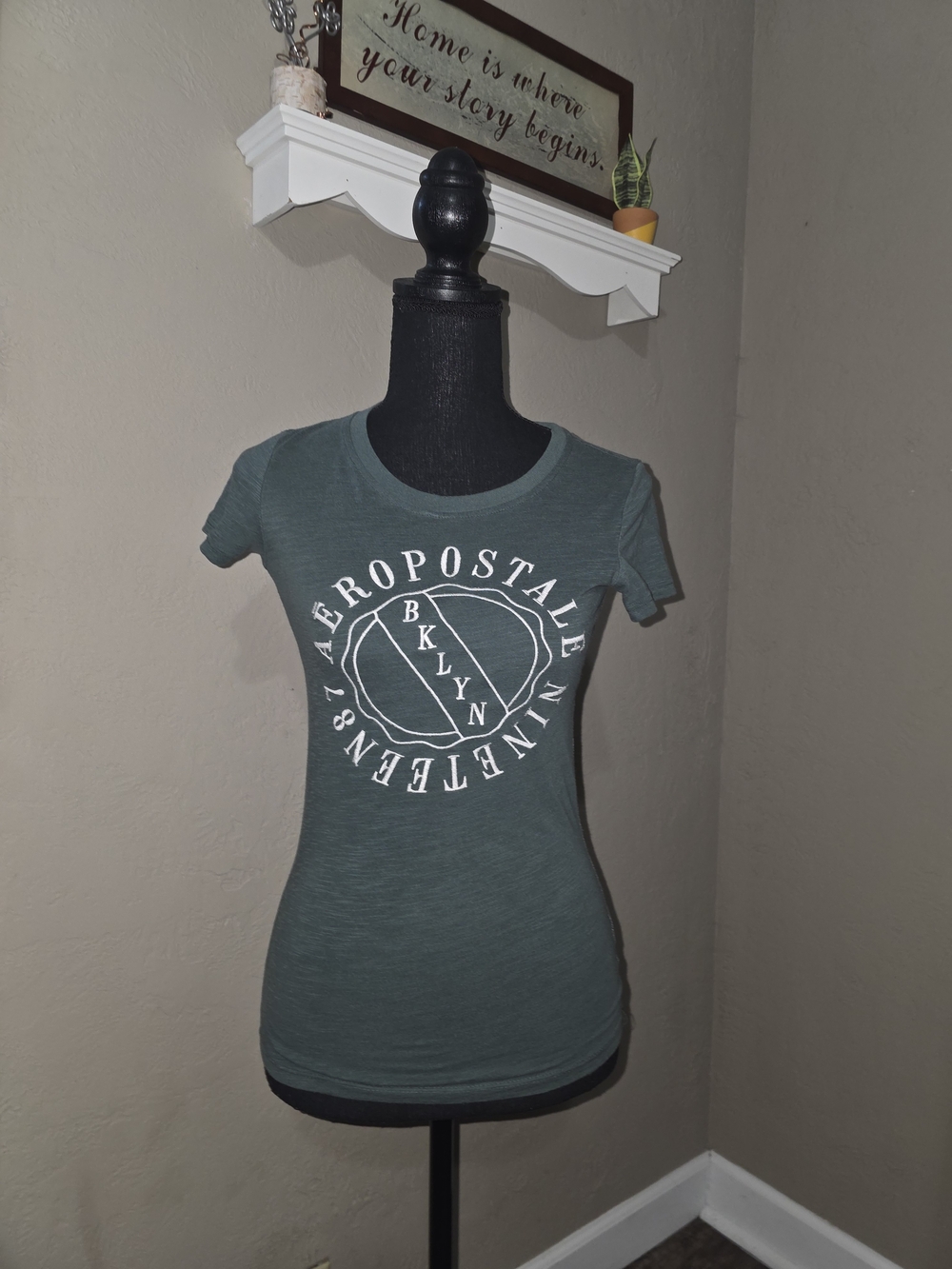 Aeropostale Women's Green Logo Graphic Tee XS